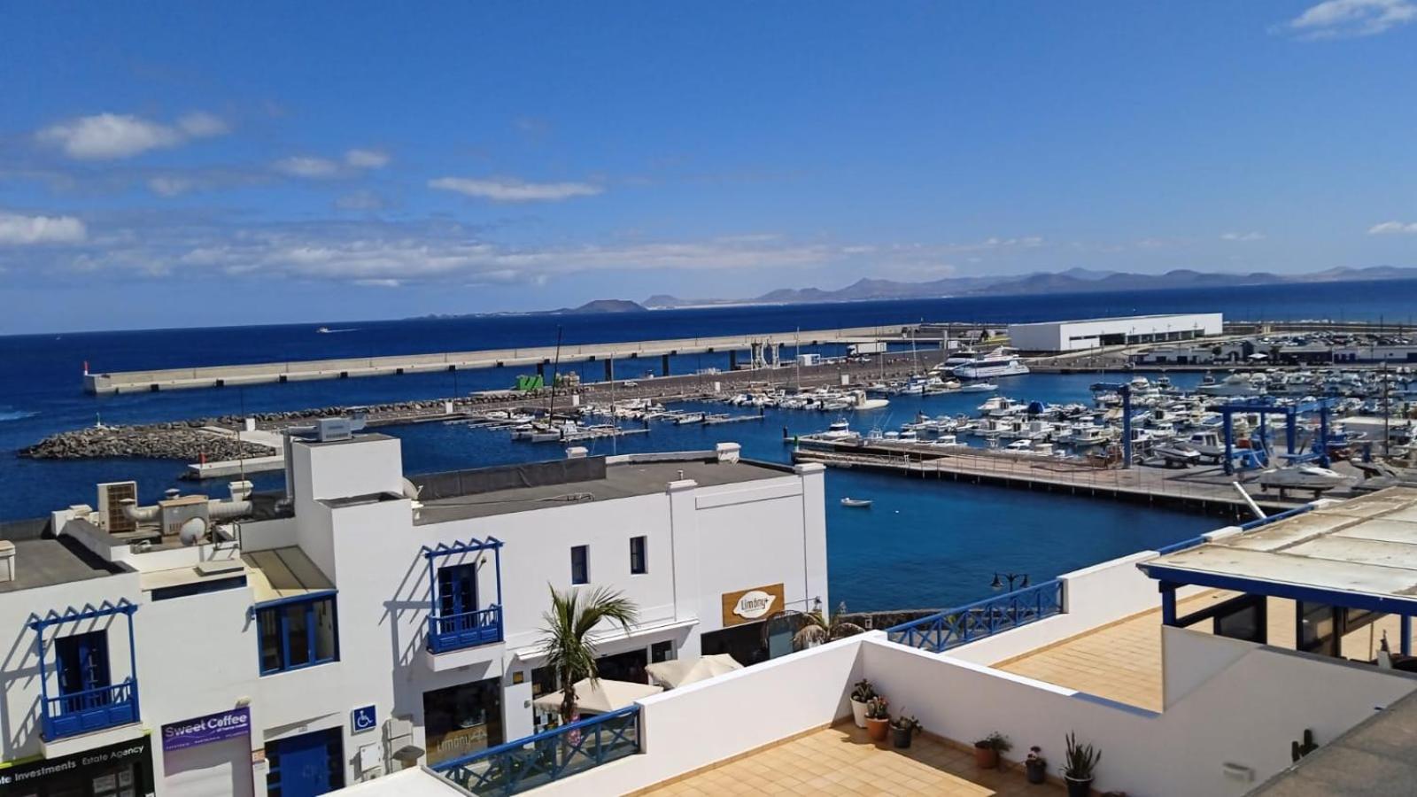 Playa Blanca Center Ocean View Apartment