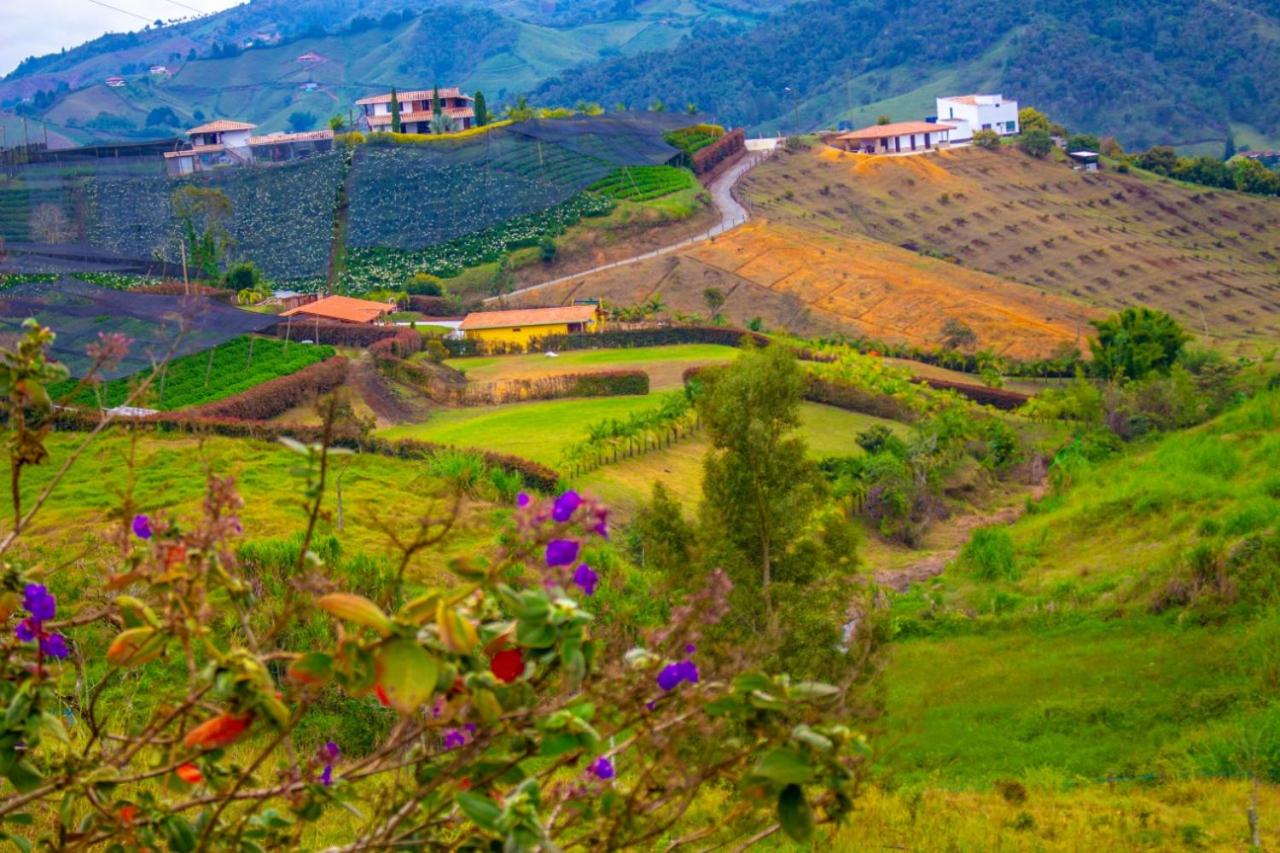 Casa de Campo vía El Peñol Guatapé