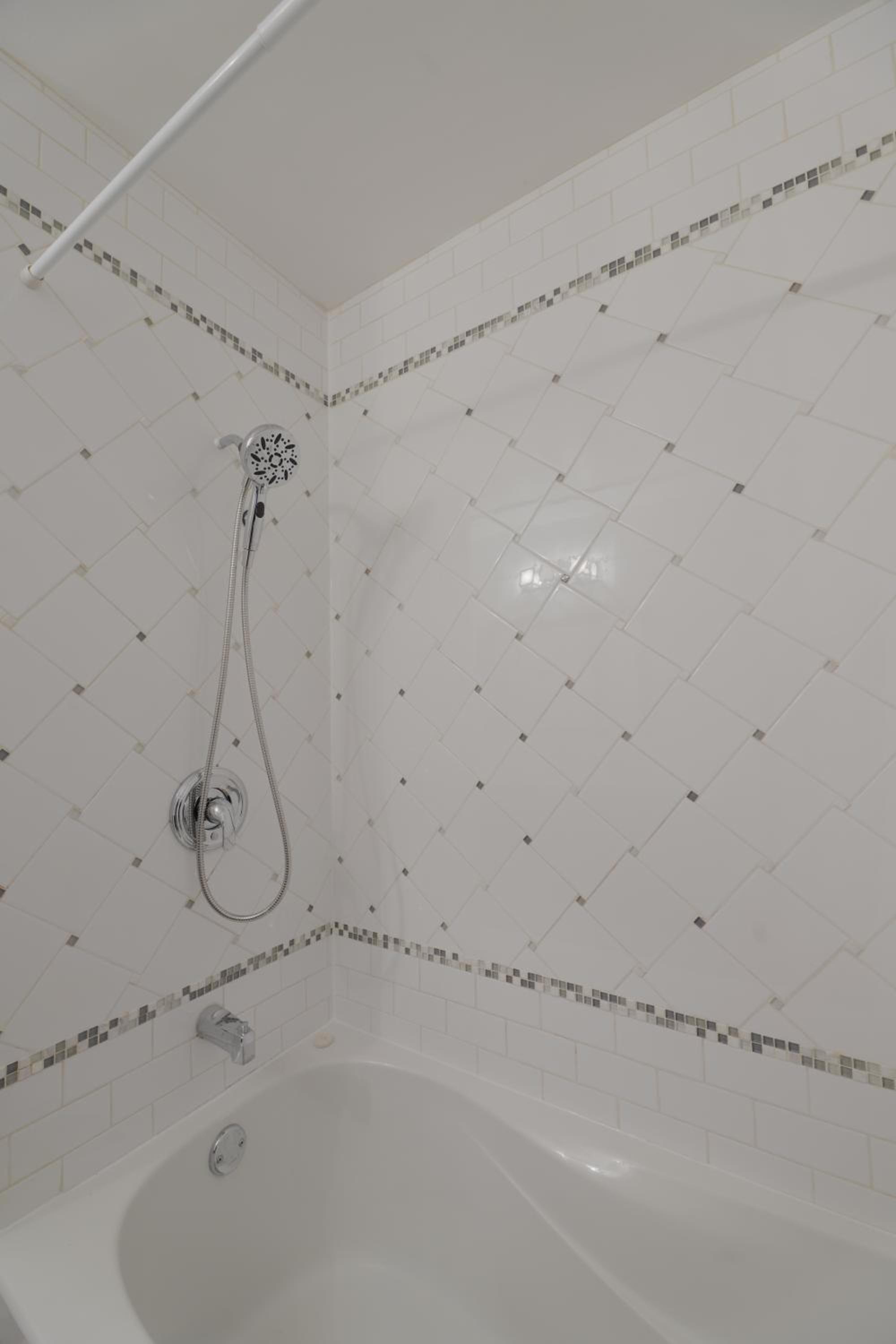 Master Accord With Bath & Steps to Subway