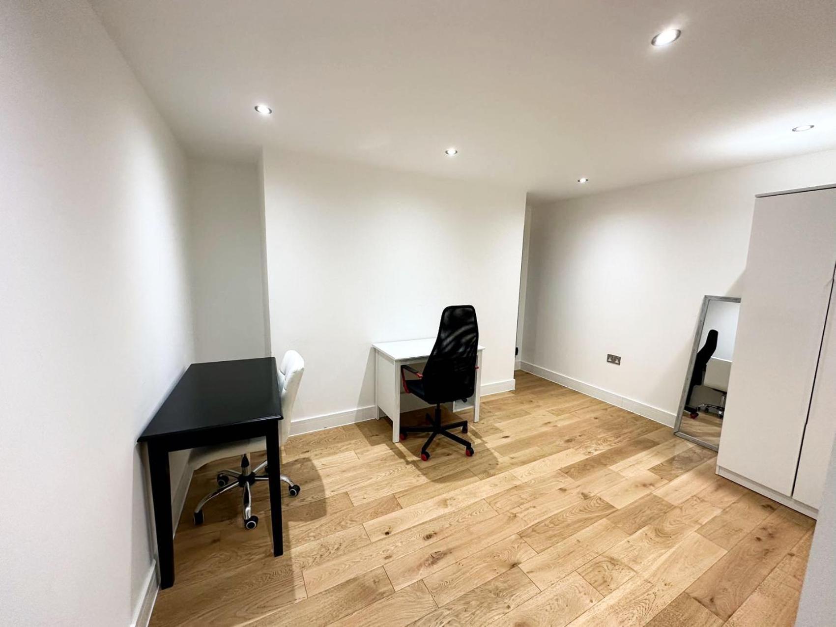Massive Flat Near Greenwich Park( with office)