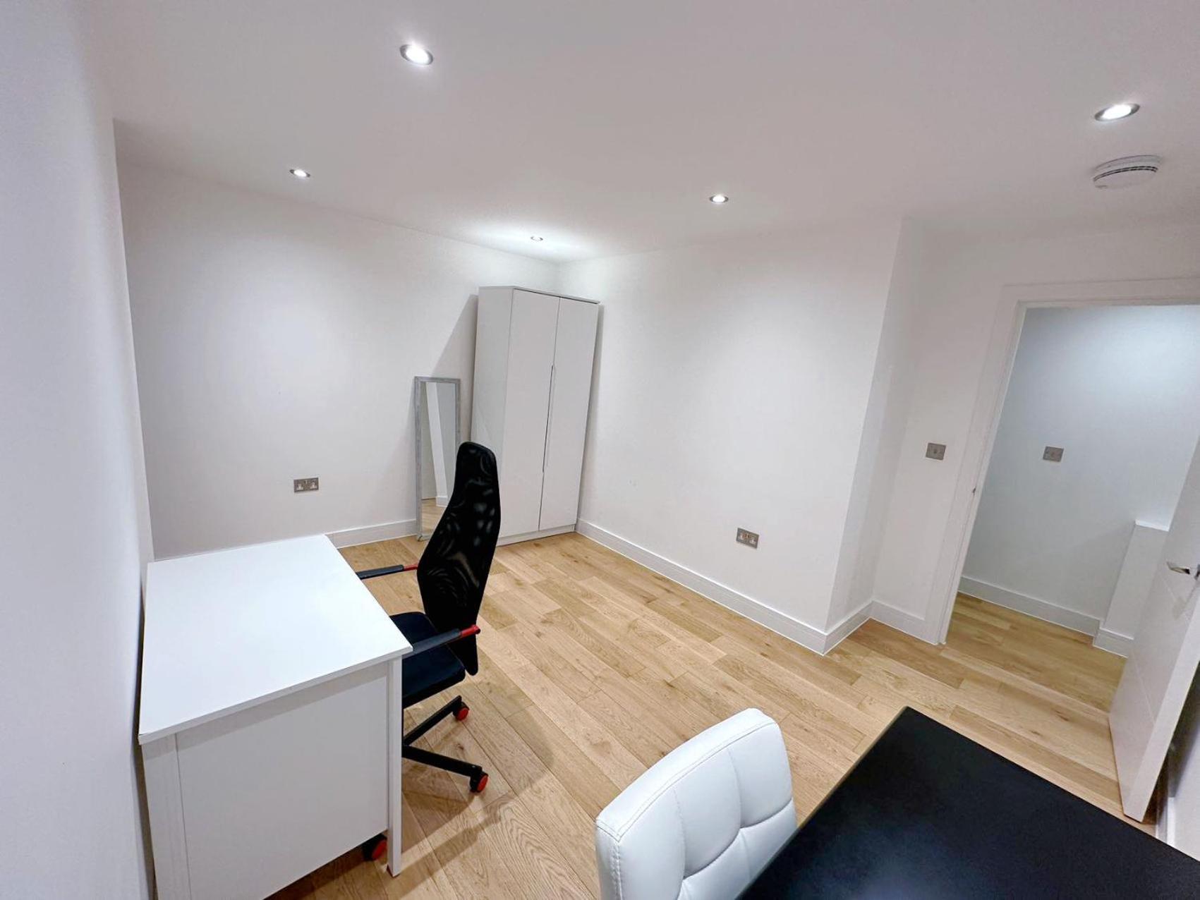 Massive Flat Near Greenwich Park( with office)