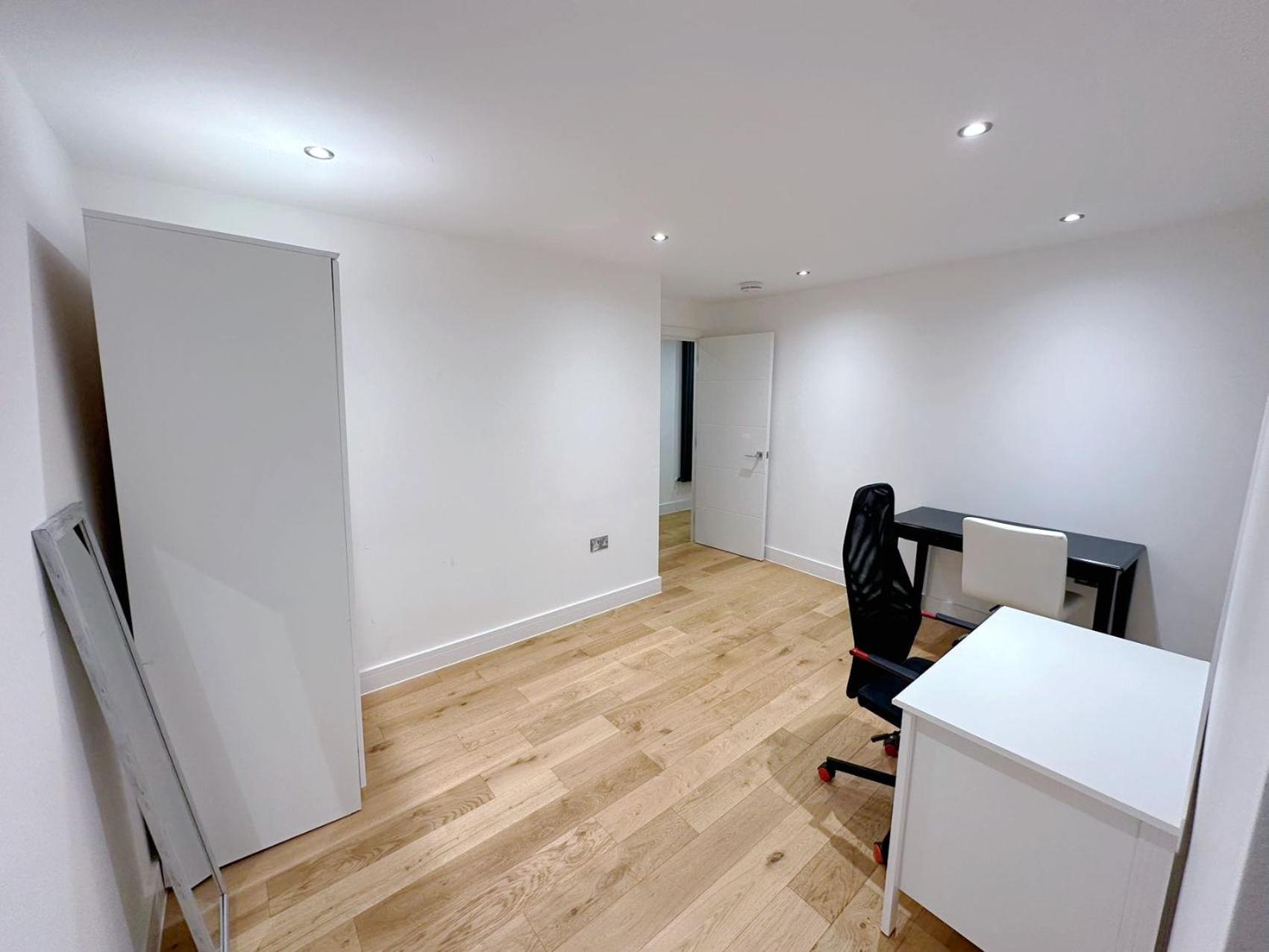 Massive Flat Near Greenwich Park( with office)