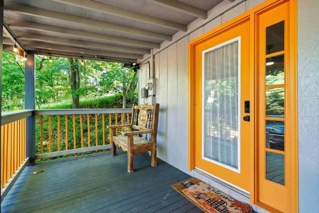 Cabin with Spectacular View with HOT TUB in the Smoky MTNS view 5