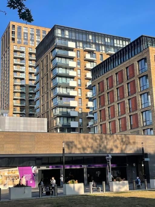 Spacious 2 bed flat next to Elizabeth line