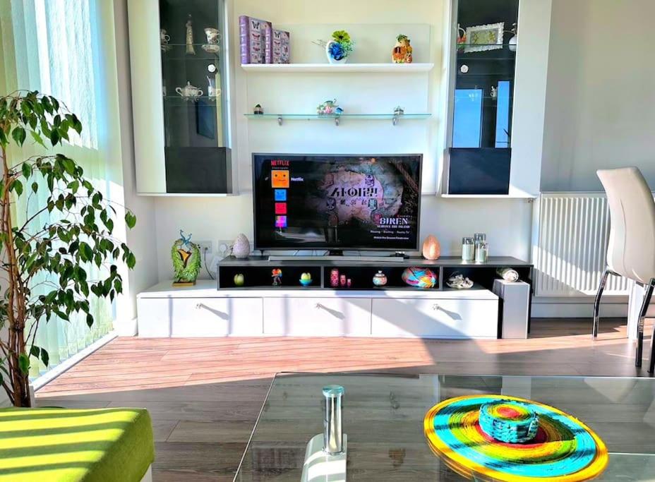Spacious 2 bed flat next to Elizabeth line
