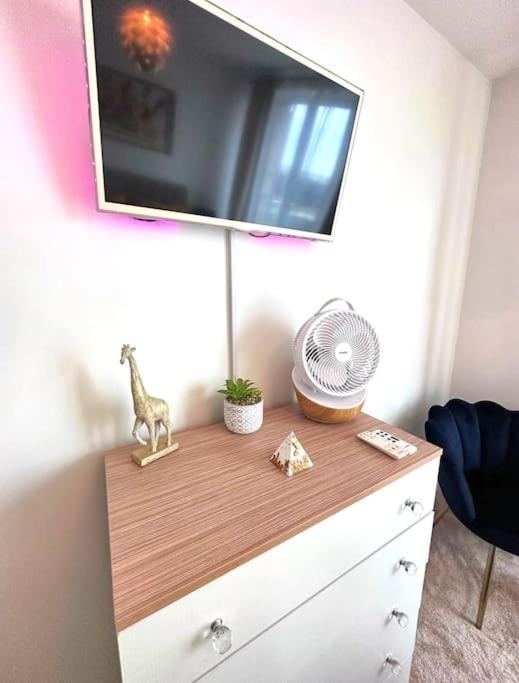 Spacious 2 bed flat next to Elizabeth line
