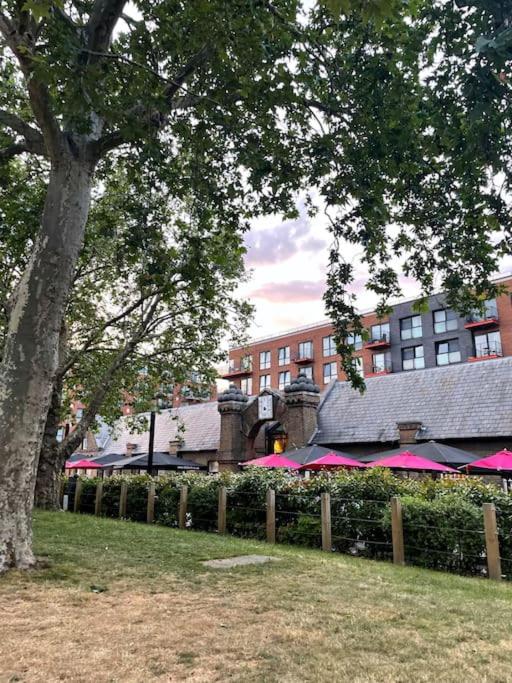 Spacious 2 bed flat next to Elizabeth line