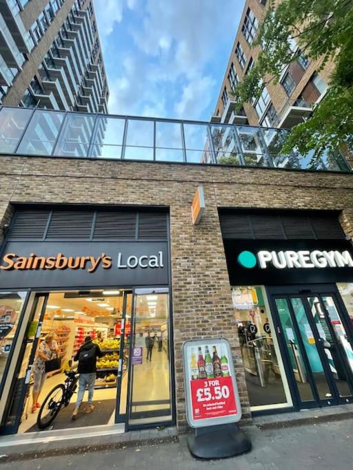 Spacious 2 bed flat next to Elizabeth line