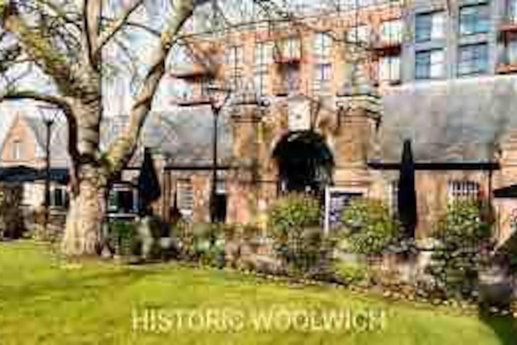 Spacious 2 bed flat next to Elizabeth line