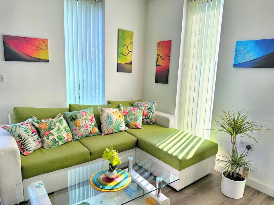 Spacious 2 bed flat next to Elizabeth line