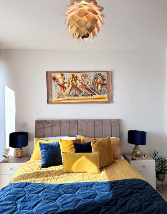Spacious 2 bed flat next to Elizabeth line
