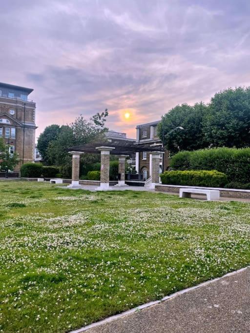 Spacious 2 bed flat next to Elizabeth line