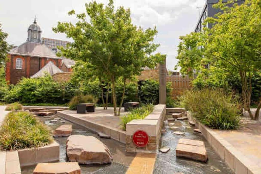 Spacious 2 bed flat next to Elizabeth line