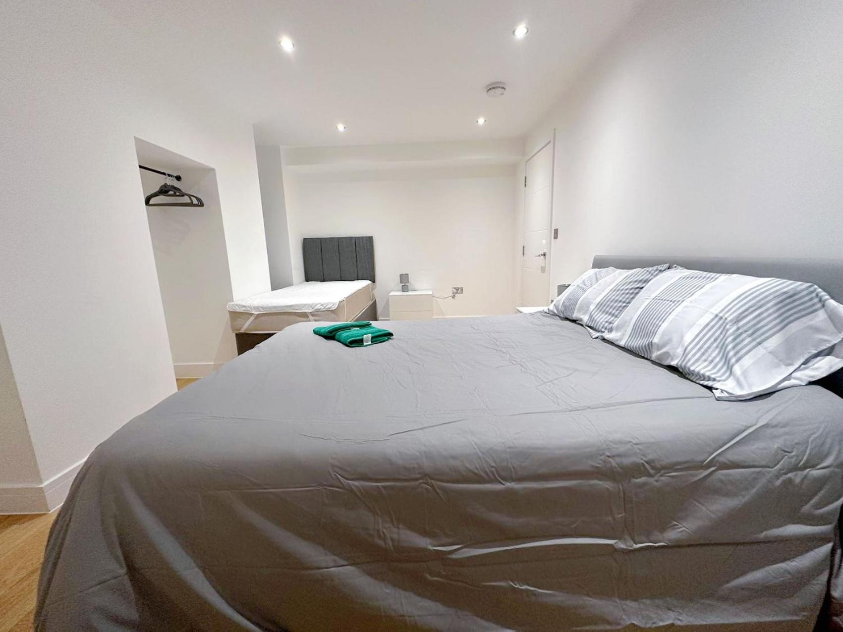 Massive Flat Near Greenwich Park( with office)