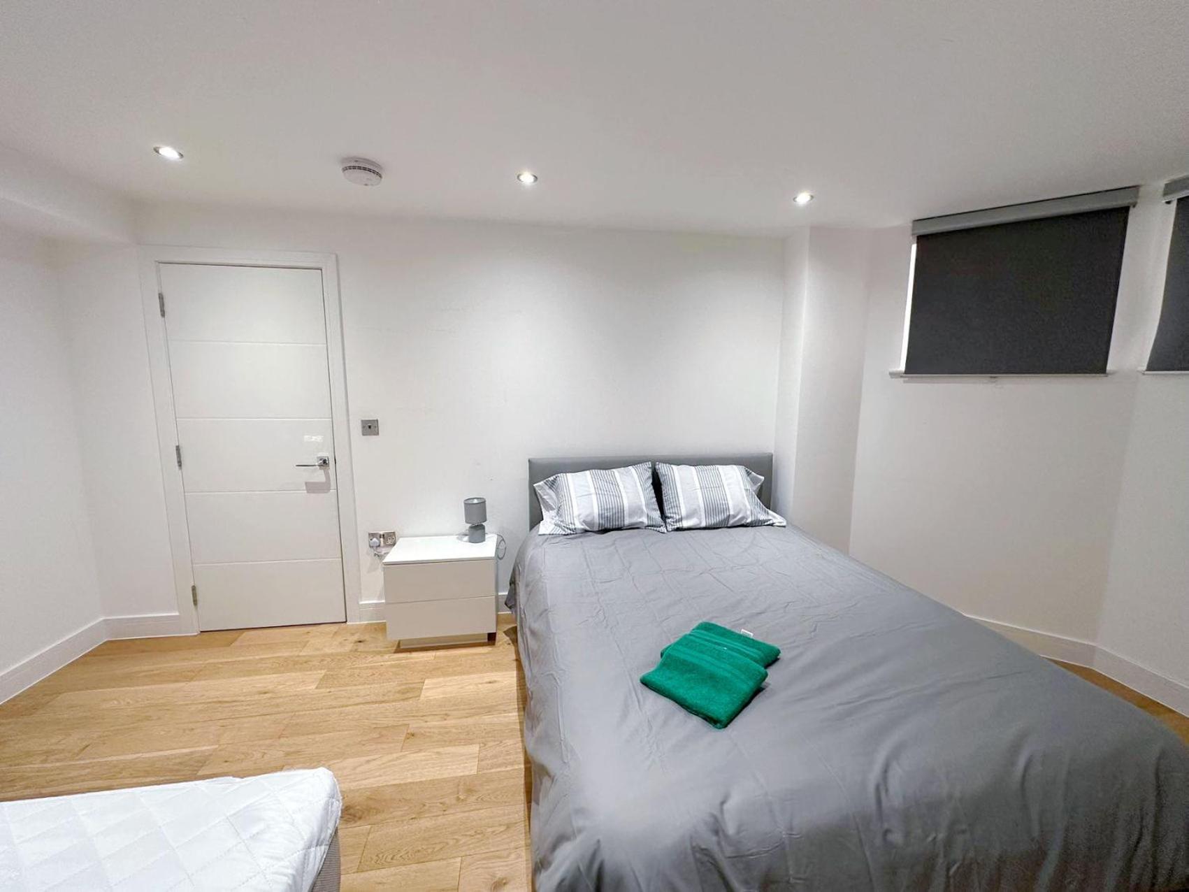 Massive Flat Near Greenwich Park( with office)