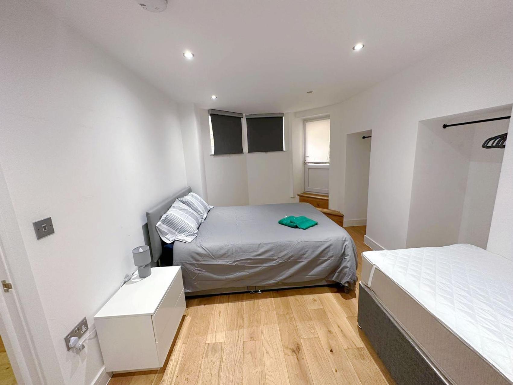 Massive Flat Near Greenwich Park( with office)