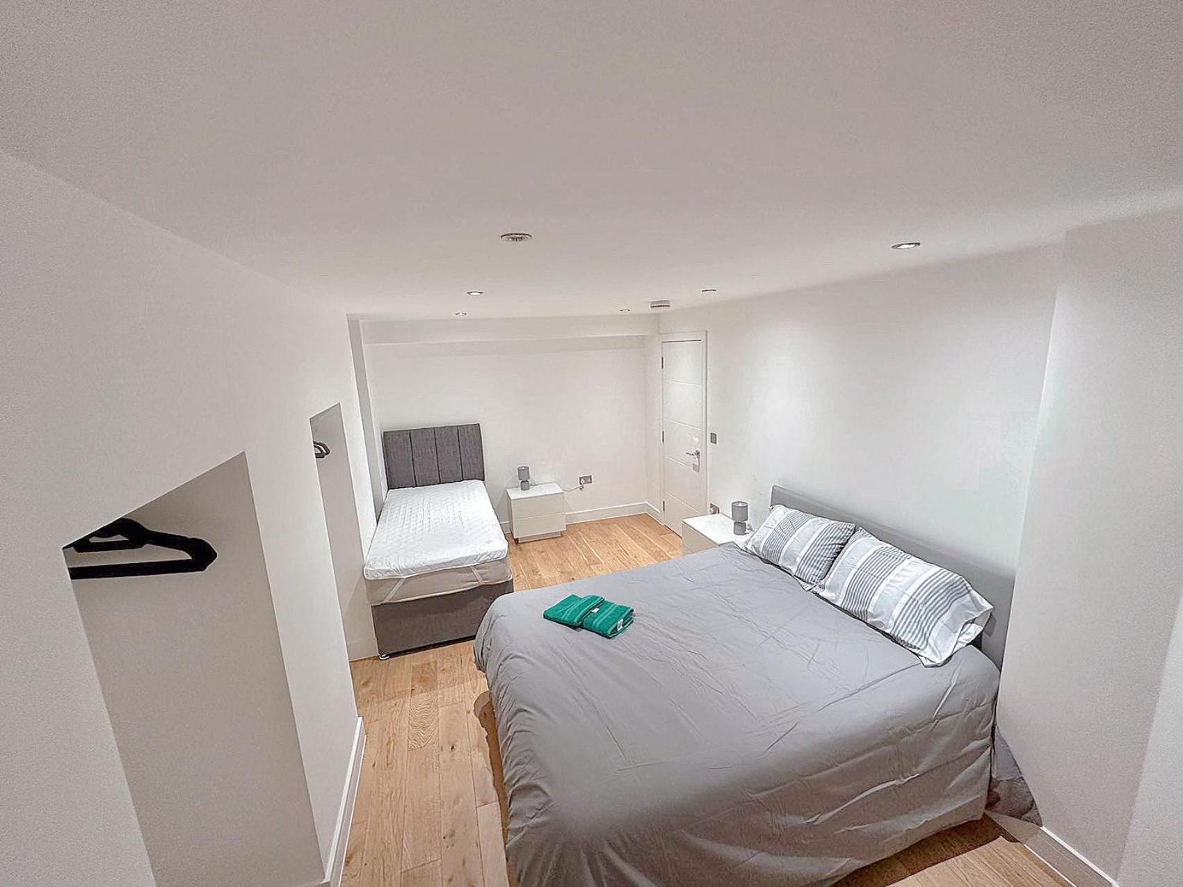 Massive Flat Near Greenwich Park( with office)