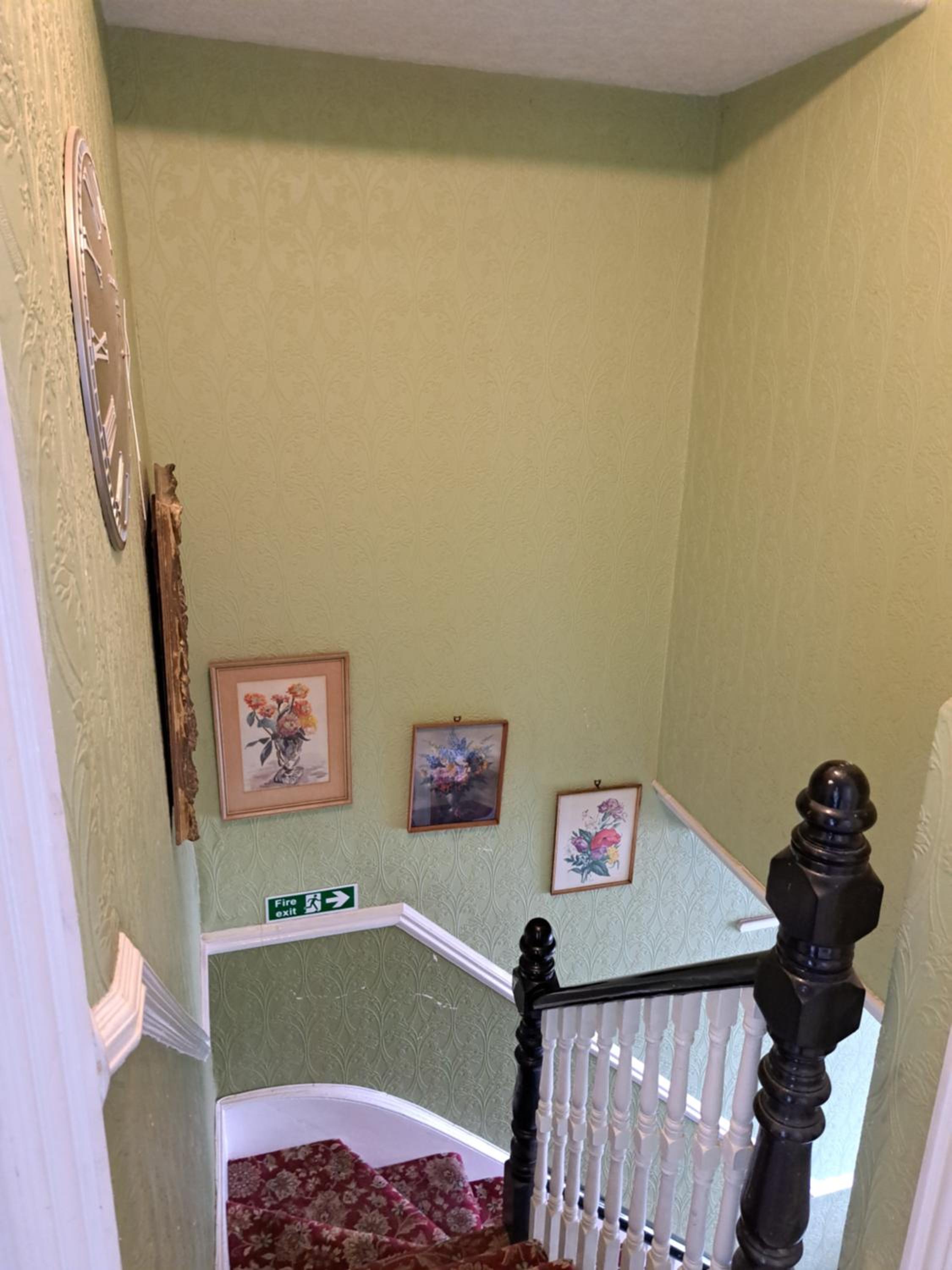 Luxury 5 bedroom home near London Seven Kings Train station- 5 Room, 6 bed and sleeps 8 guest