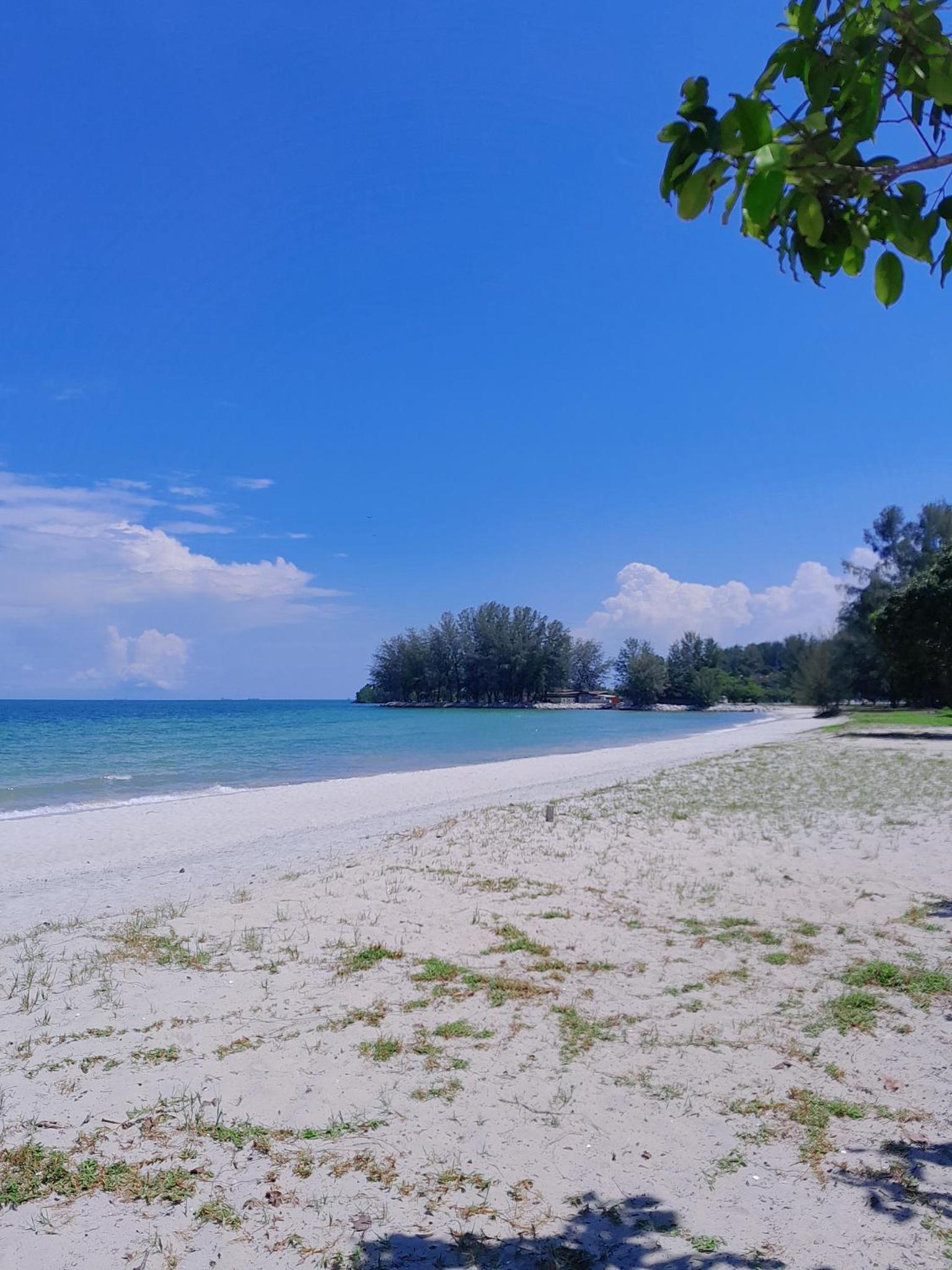 10pax GFloor 2R2B DUAL-KEY SEASIDE, WATERSPORT, FREE BBQ Set, Pool, Wifi, 50"TV photo 4