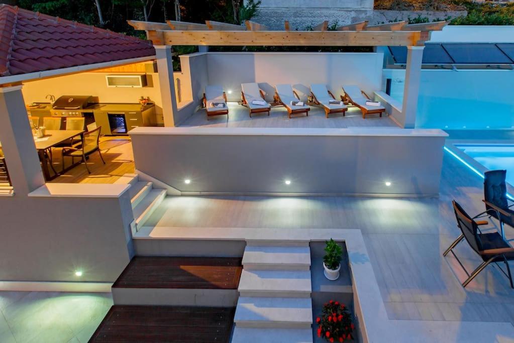 VILLA VIDIROTI- luxury 400 m2 villa complex view 4