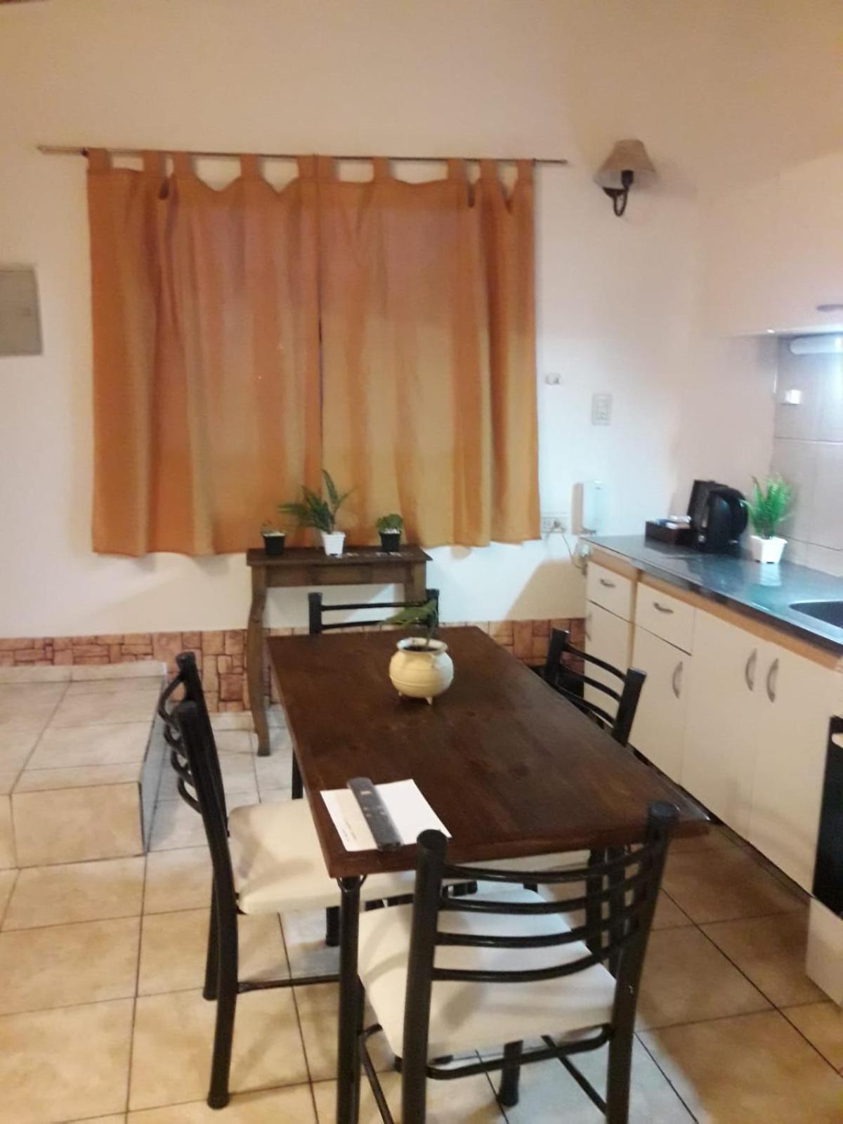DEPARTAMENTO CÉNTRICO - A DOS CUADRAS DE TERMINAL - Zona residencial