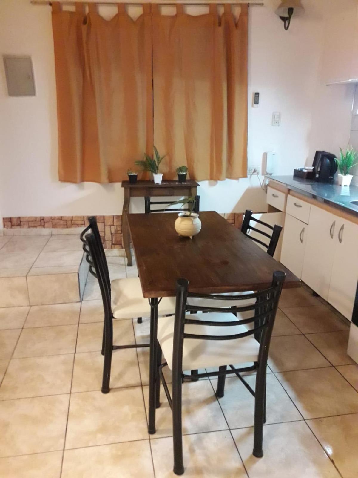 DEPARTAMENTO CÉNTRICO - A DOS CUADRAS DE TERMINAL - Zona residencial