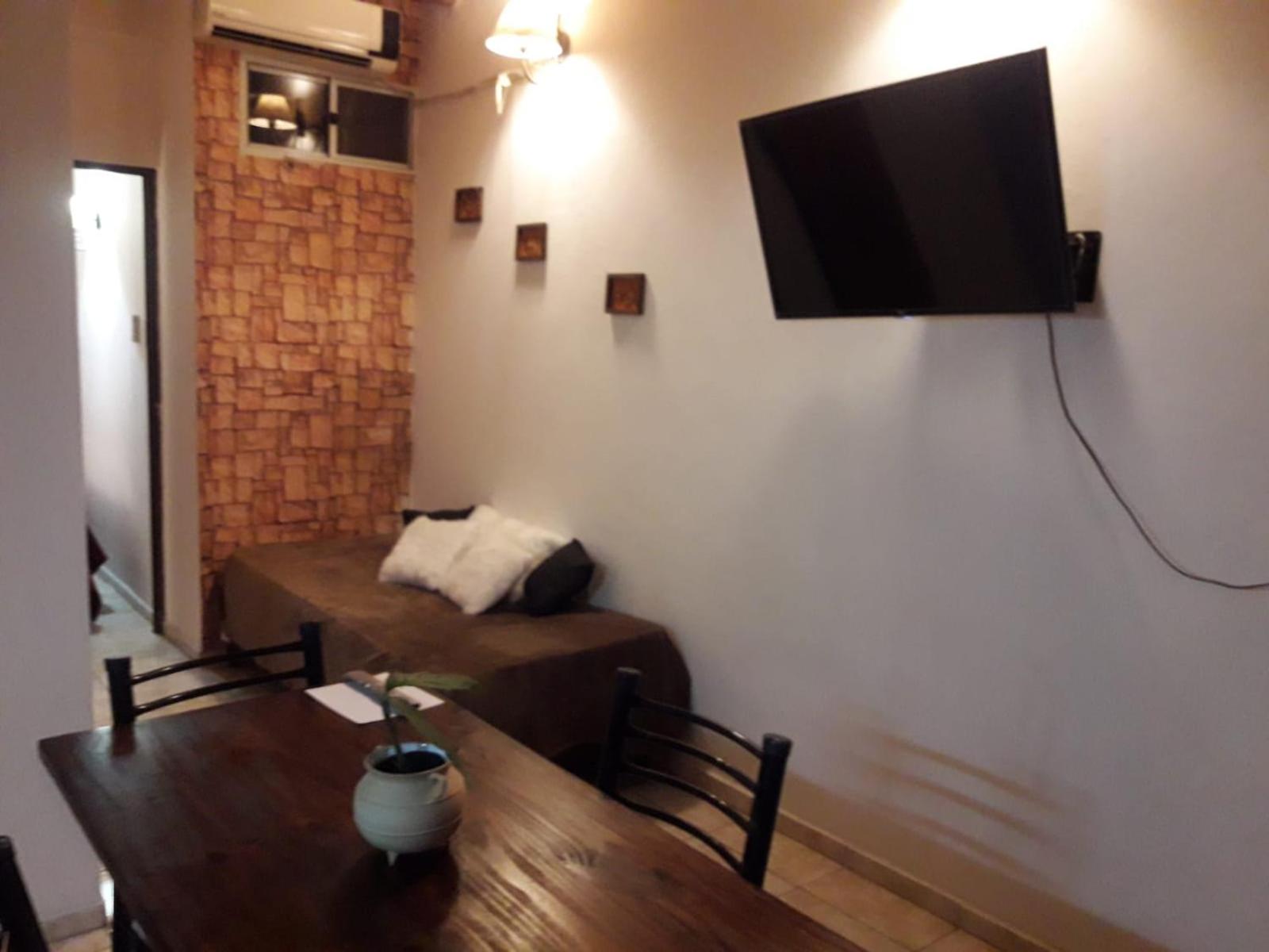 DEPARTAMENTO CÉNTRICO - A DOS CUADRAS DE TERMINAL - Zona residencial