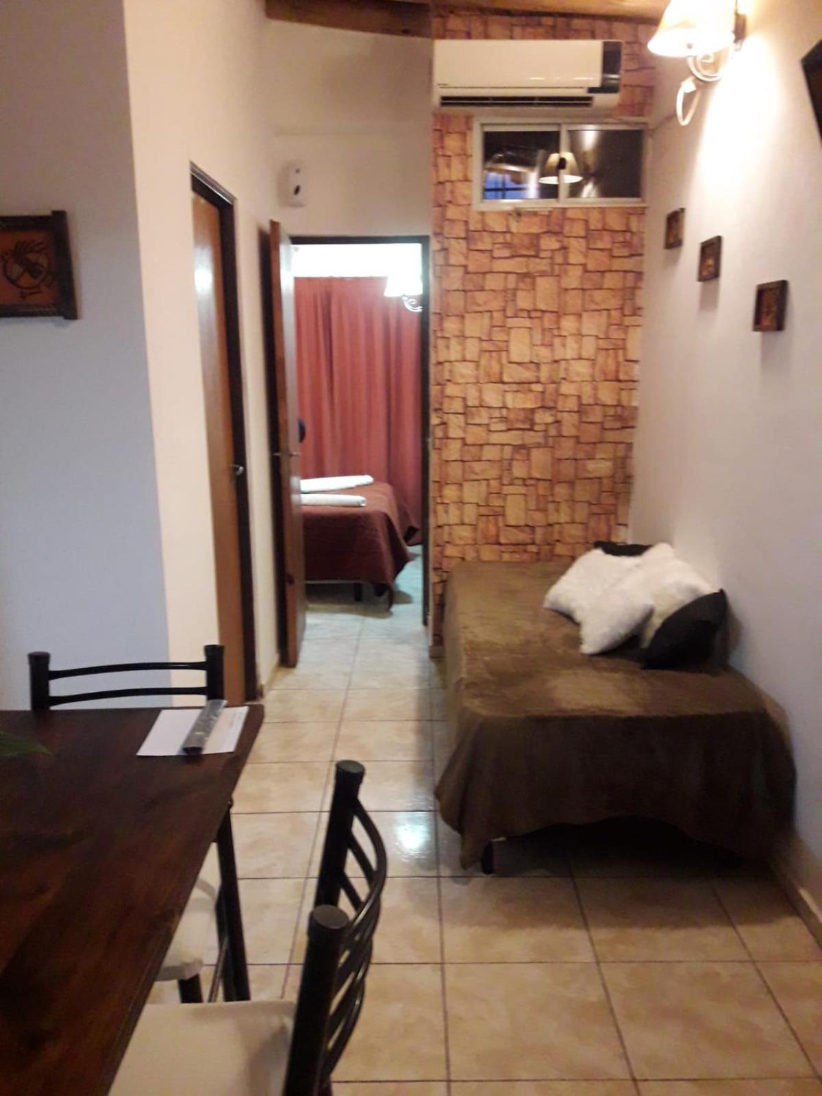 DEPARTAMENTO CÉNTRICO - A DOS CUADRAS DE TERMINAL - Zona residencial
