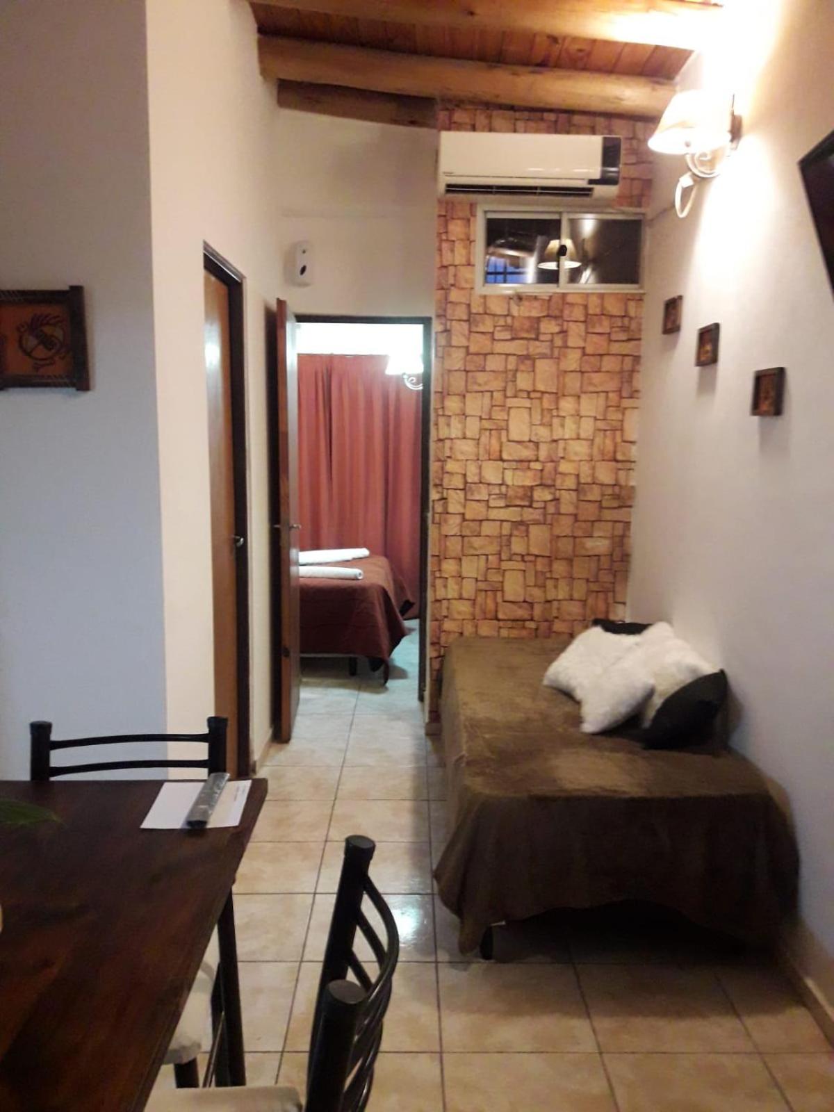 DEPARTAMENTO CÉNTRICO - A DOS CUADRAS DE TERMINAL - Zona residencial