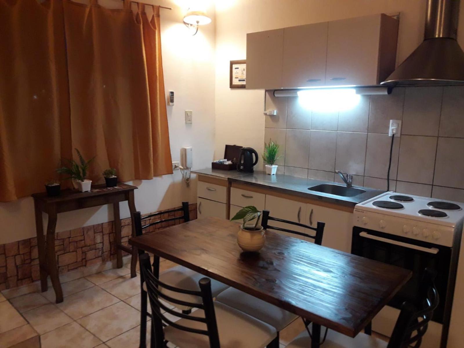 DEPARTAMENTO CÉNTRICO - A DOS CUADRAS DE TERMINAL - Zona residencial