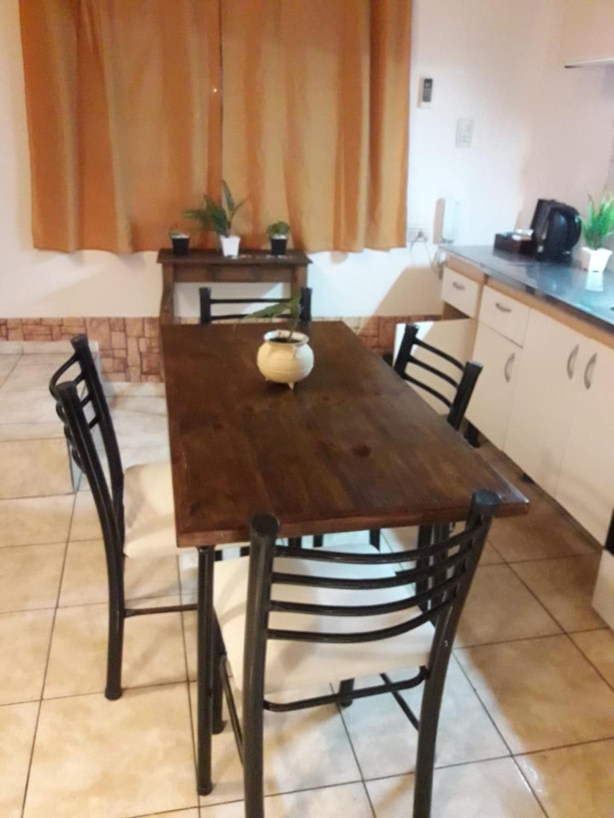 DEPARTAMENTO CÉNTRICO - A DOS CUADRAS DE TERMINAL - Zona residencial