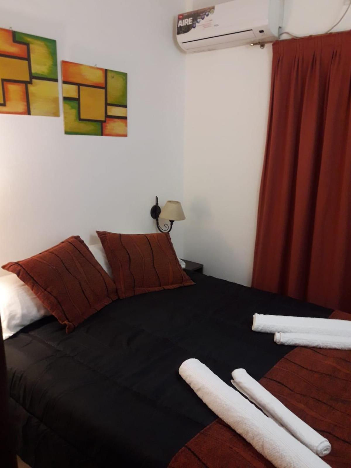DEPARTAMENTO CÉNTRICO - A DOS CUADRAS DE TERMINAL - Zona residencial