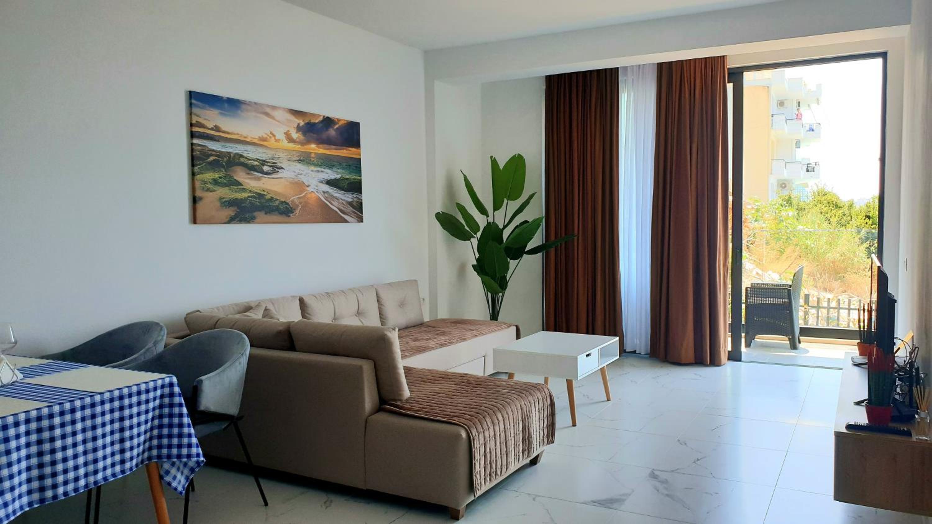 2F Saranda Apartment