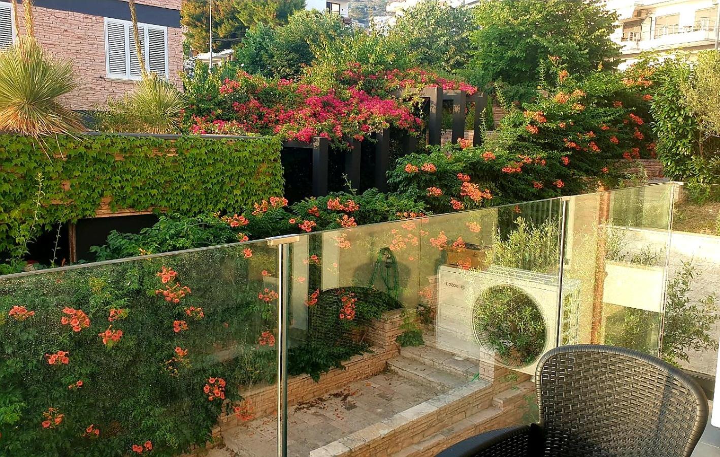 2F Saranda Apartment