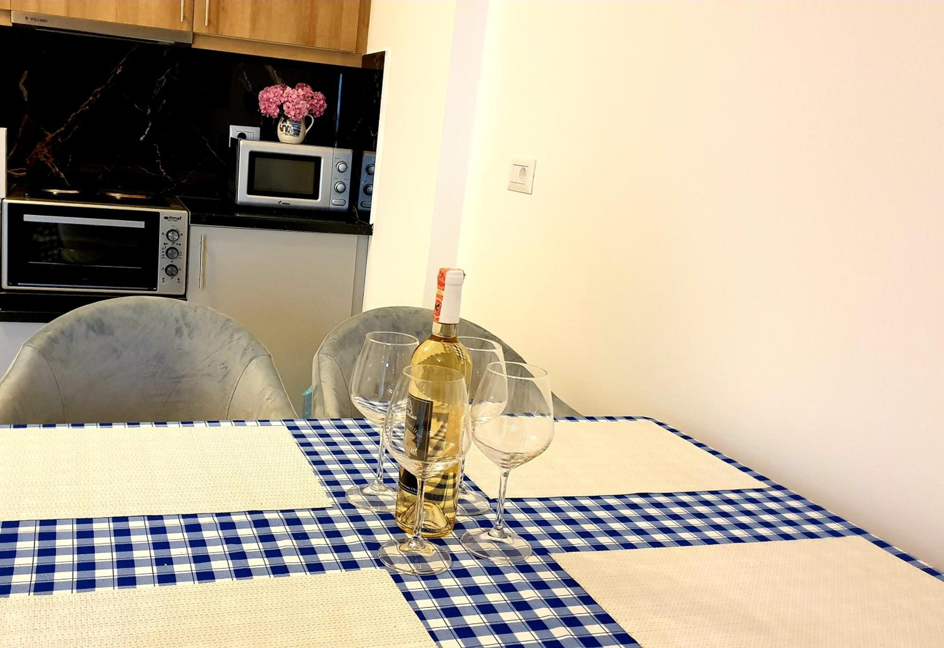 2F Saranda Apartment