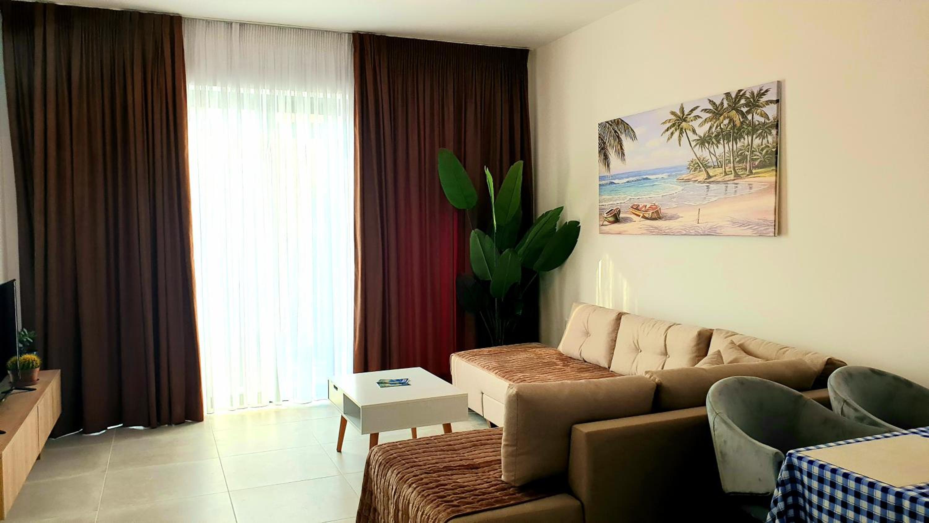 2F Saranda Apartment