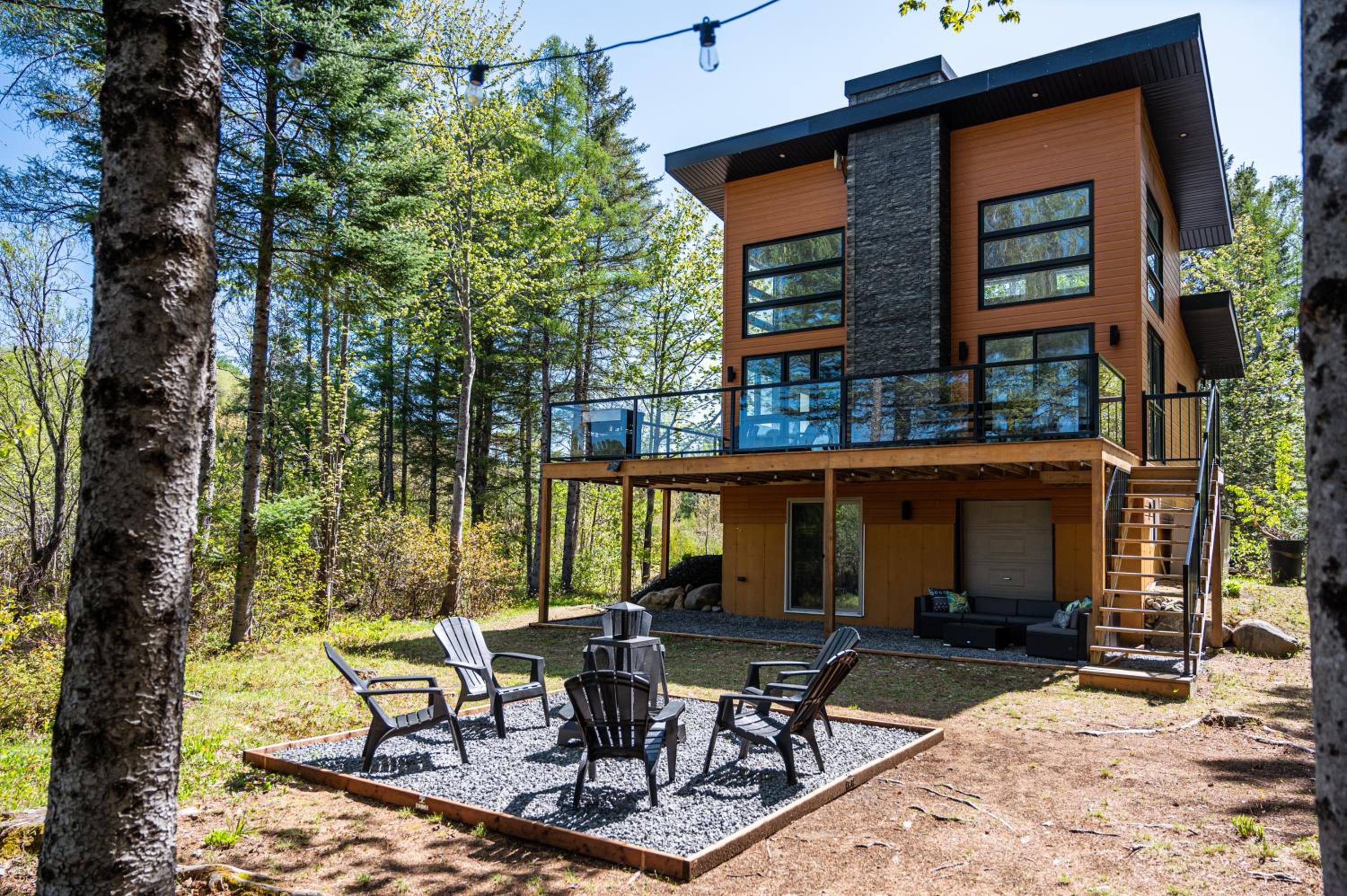 Chalet Natür Lakefront - Hot Tub - Fireplace - Ski - Waterfront - Private big land - Pedal Boat