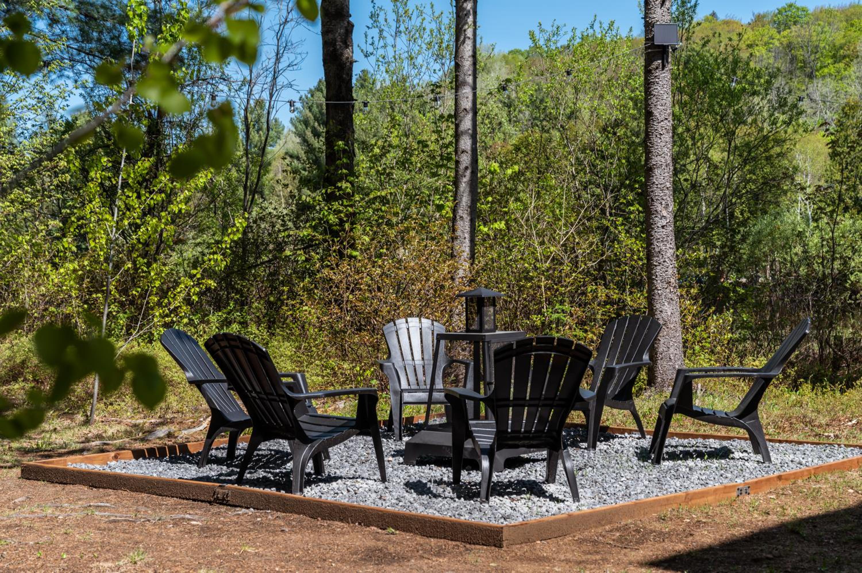 Chalet Natür Lakefront - Hot Tub - Fireplace - Ski - Waterfront - Private big land - Pedal Boat