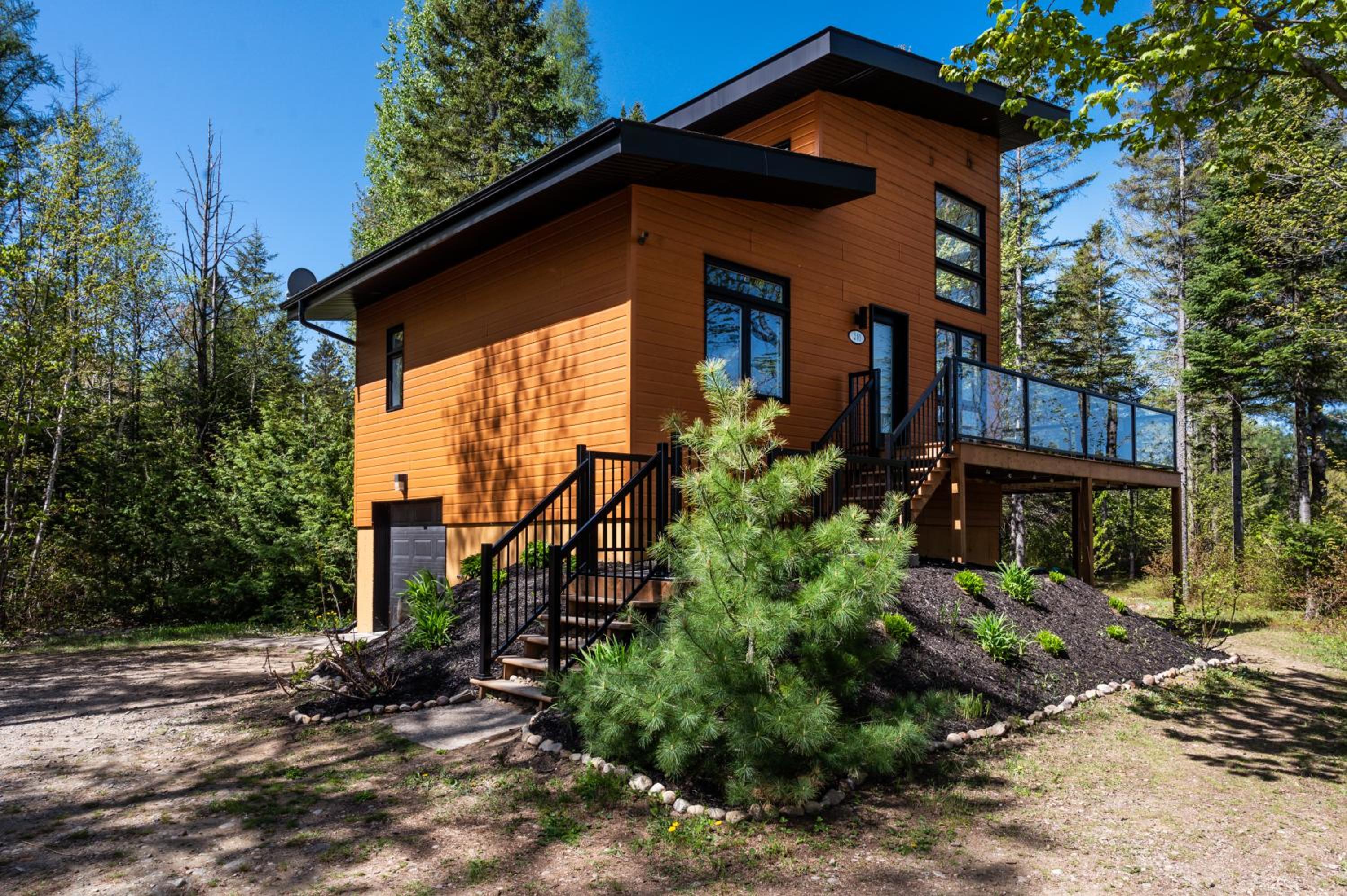 Chalet Natür Lakefront - Hot Tub - Fireplace - Ski - Waterfront - Private big land - Pedal Boat