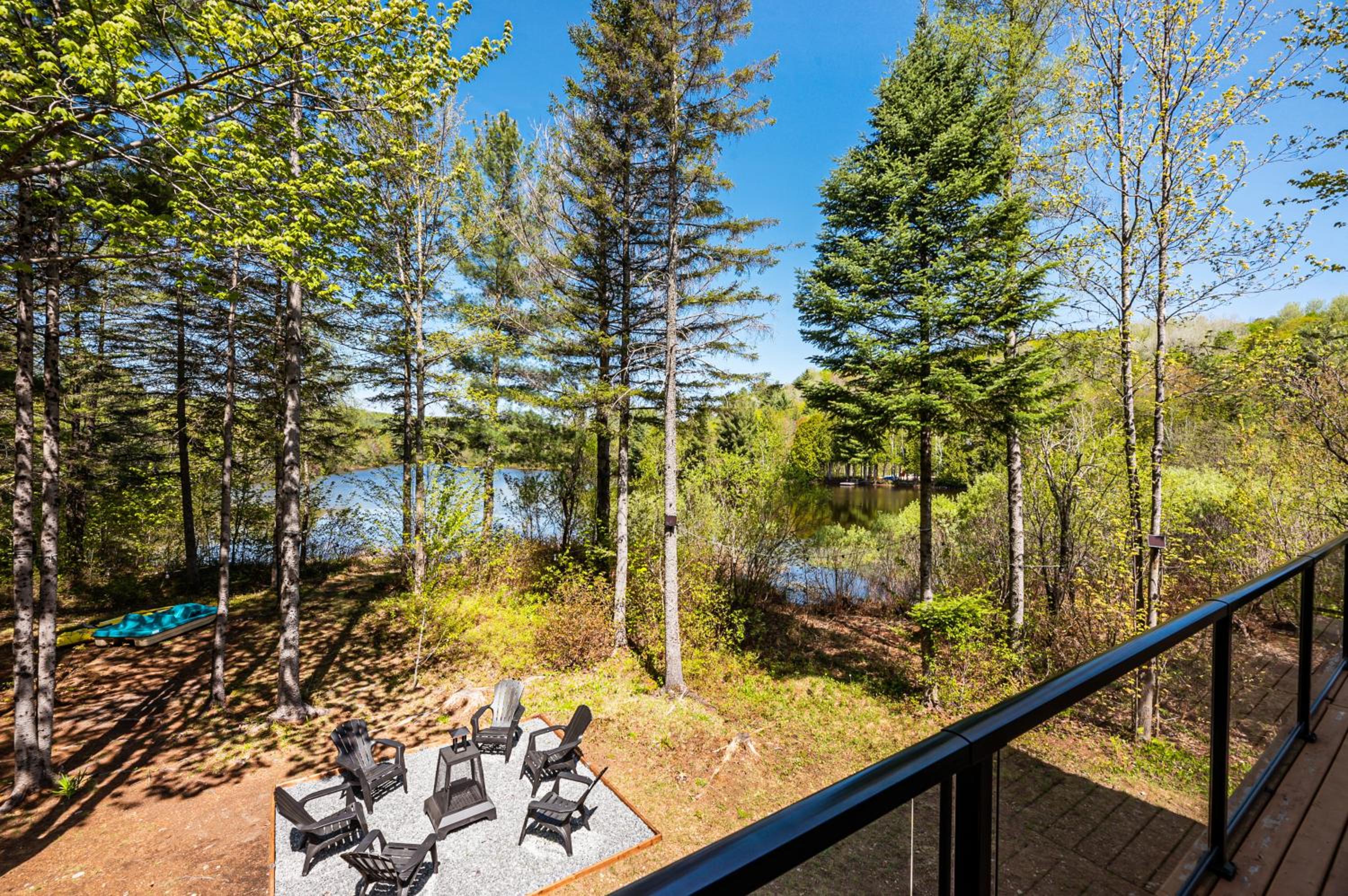 Chalet Natür Lakefront - Hot Tub - Fireplace - Ski - Waterfront - Private big land - Pedal Boat