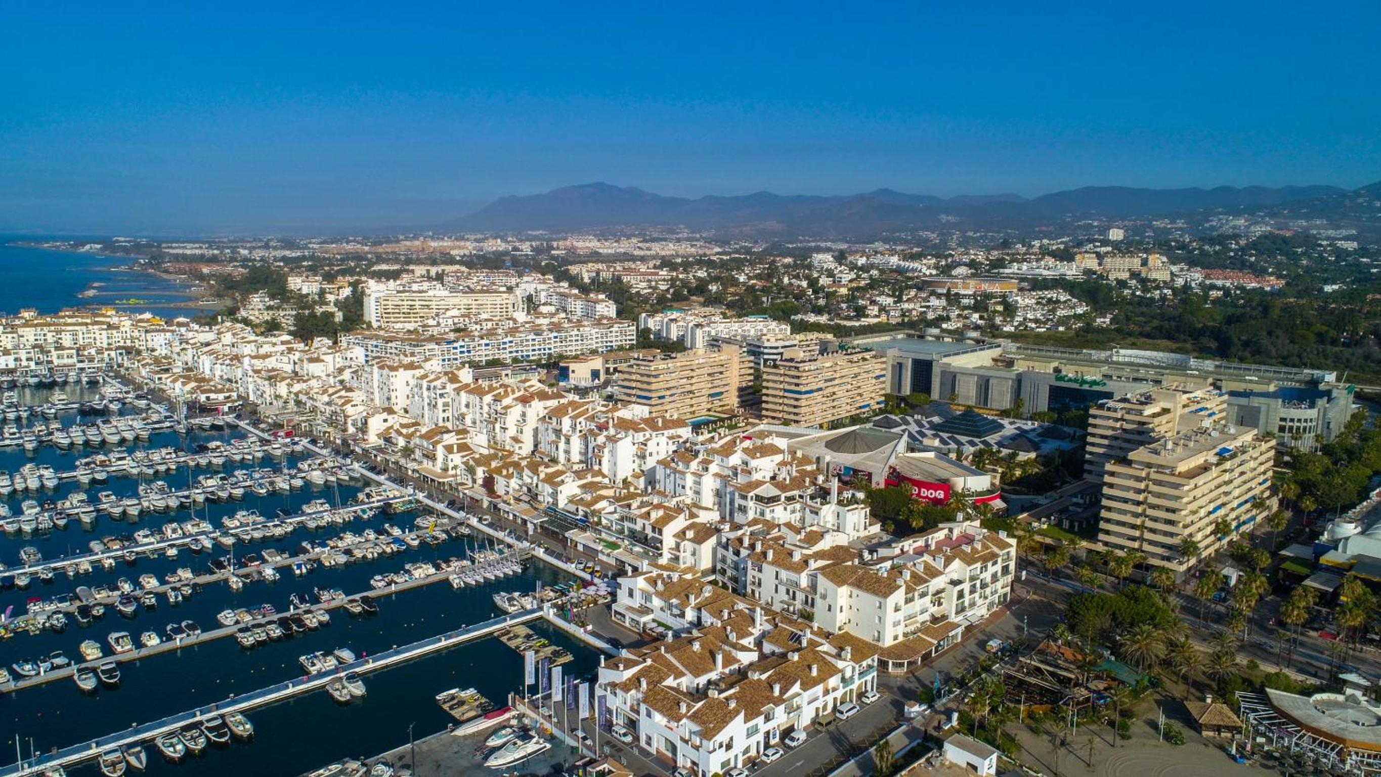 MARBELLA BANUS SUITES - Puerto Banus Marina Harbour Seafront Apartment