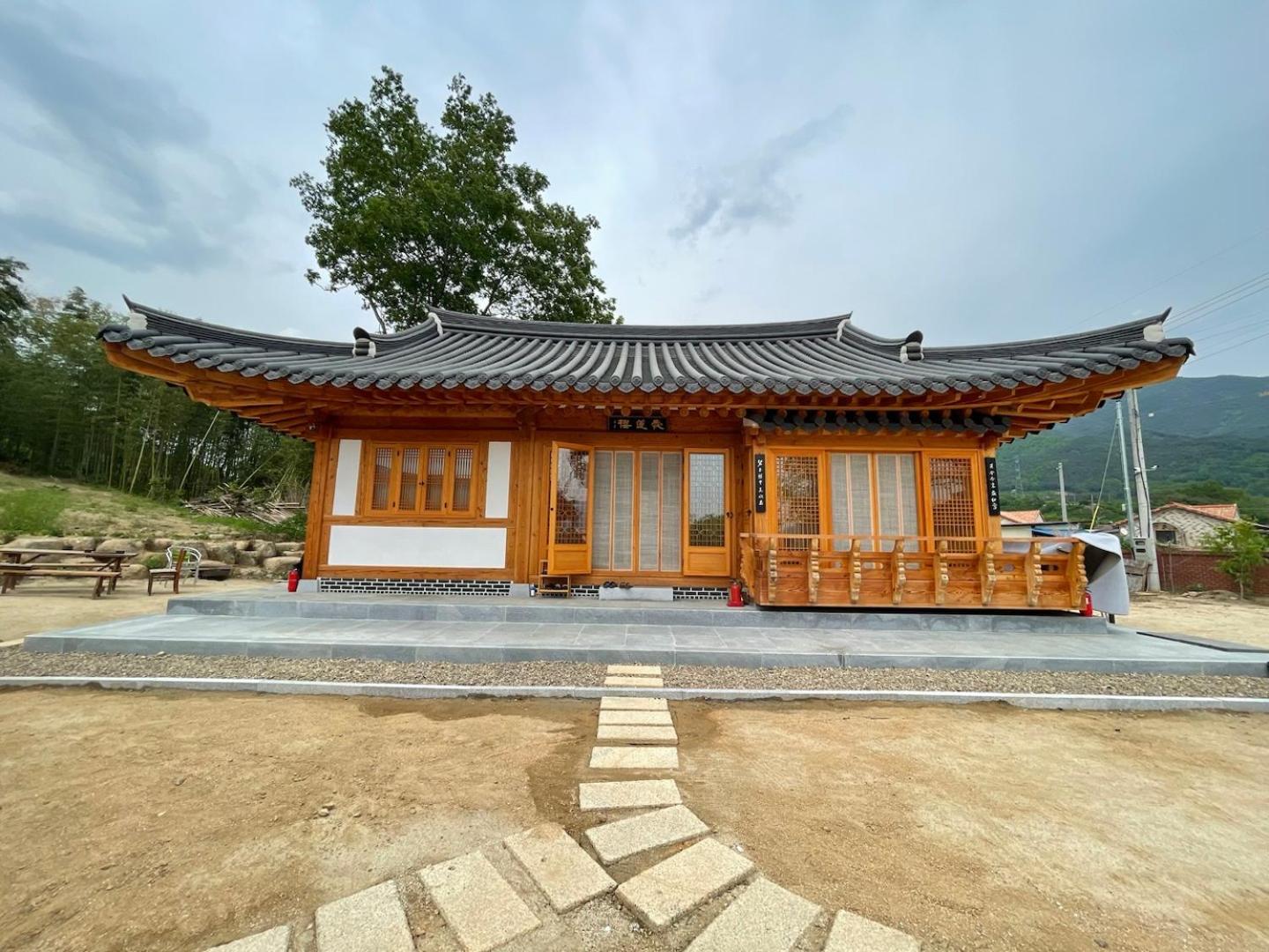 Hanok Stay - Jukrokjeongsa view 3