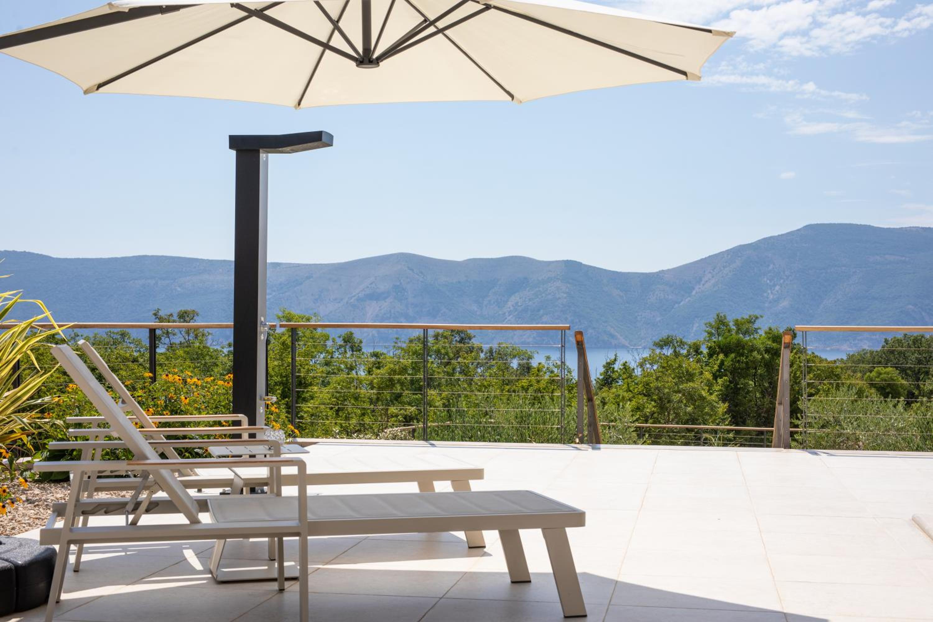 Villa Olive Garden en Brzac — balance & terrace