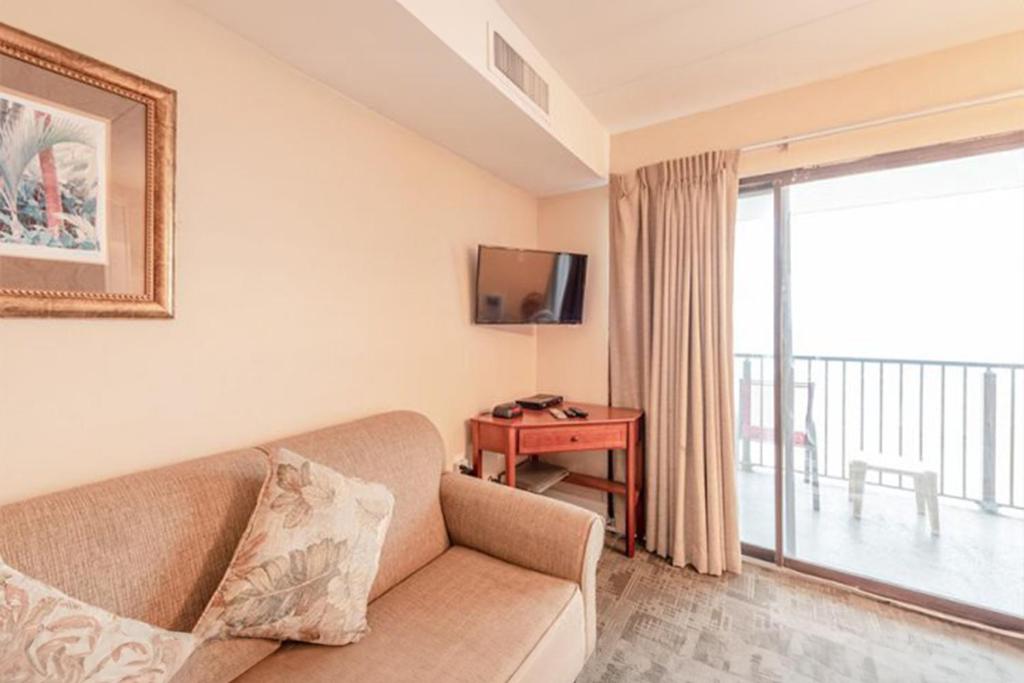 Studio w Balcony and Ocean View - Boardwalk One - 203 view 4