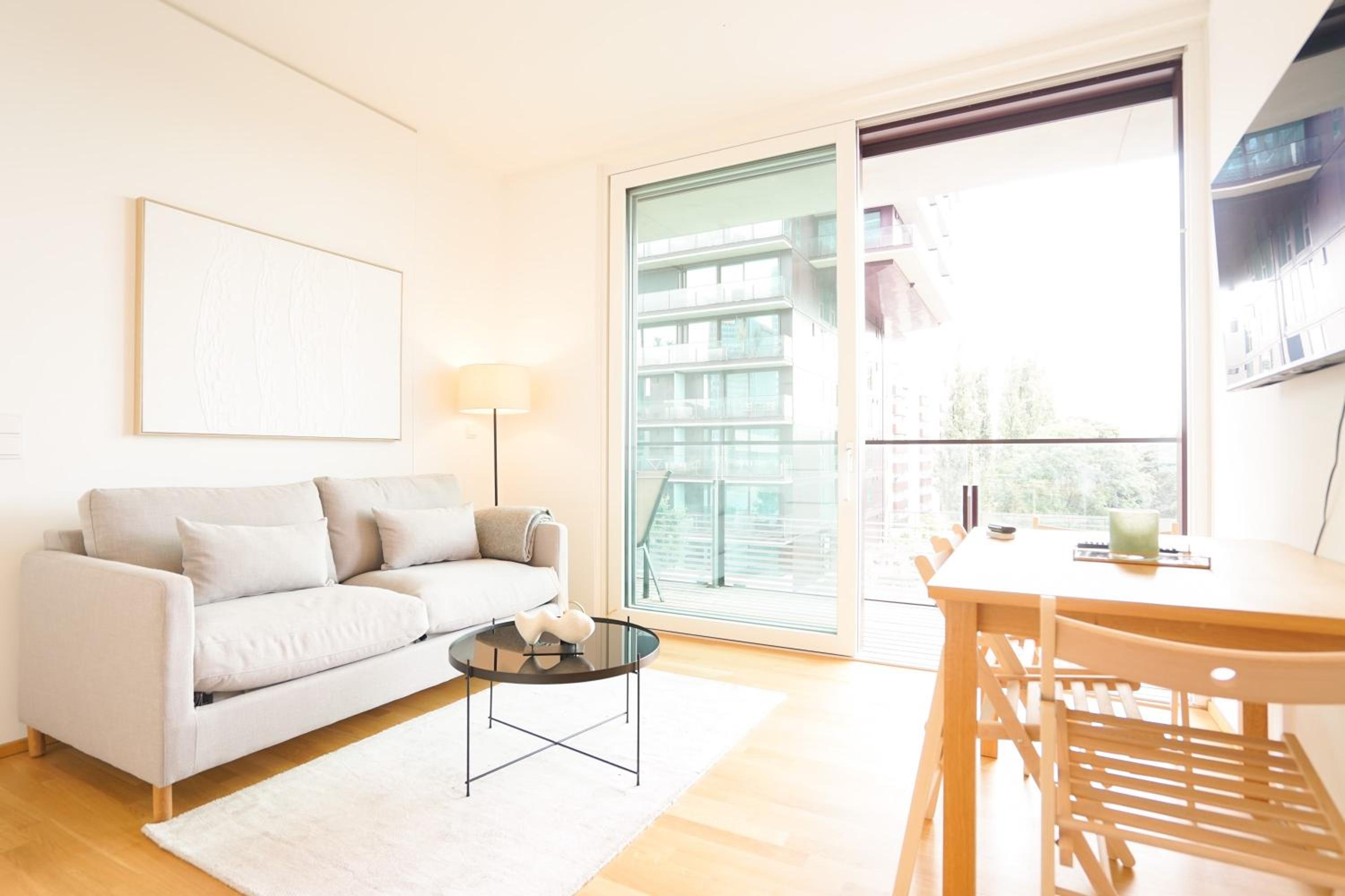Suite in High-rise on the Danube