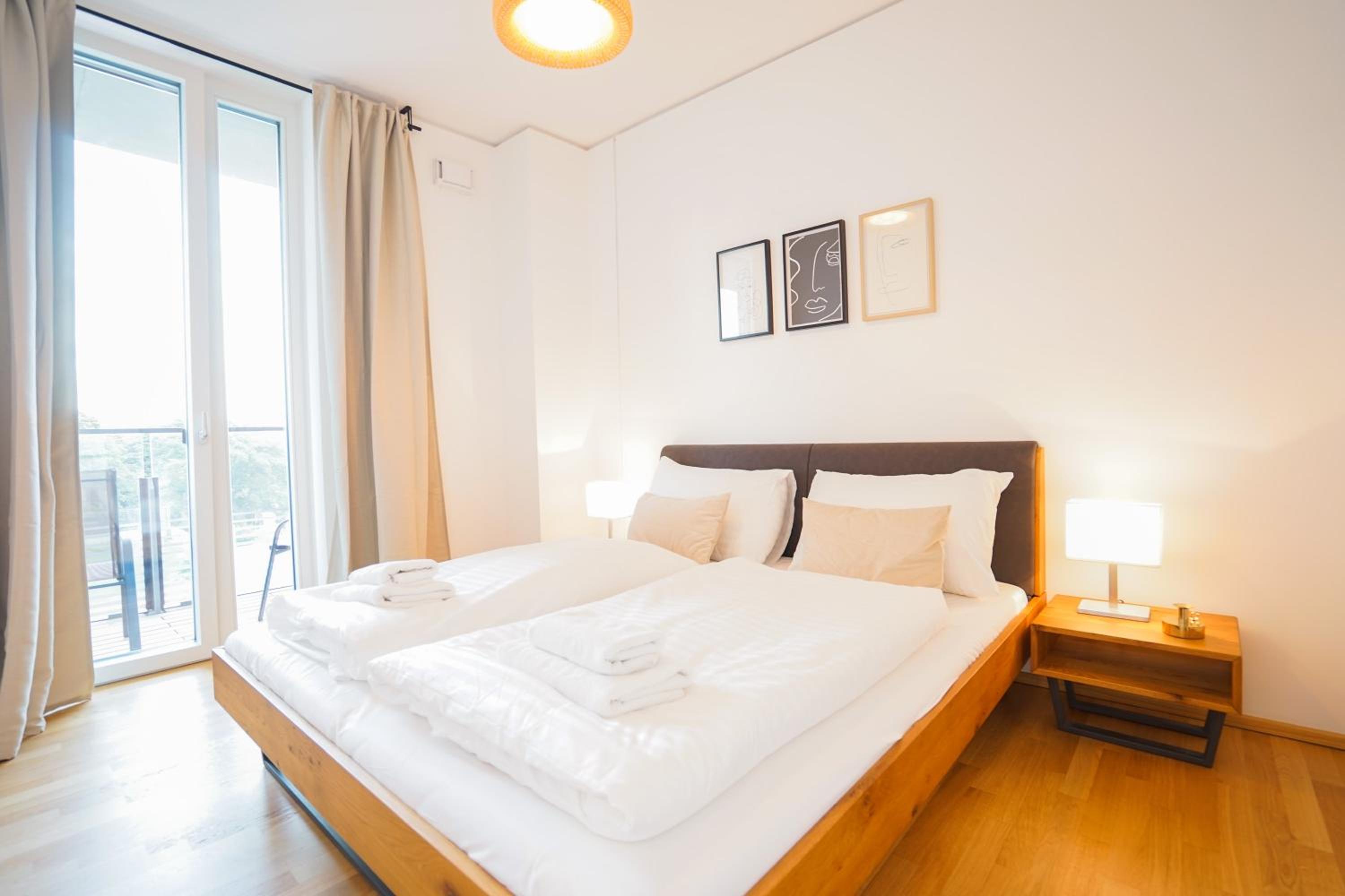 Suite in High-rise on the Danube