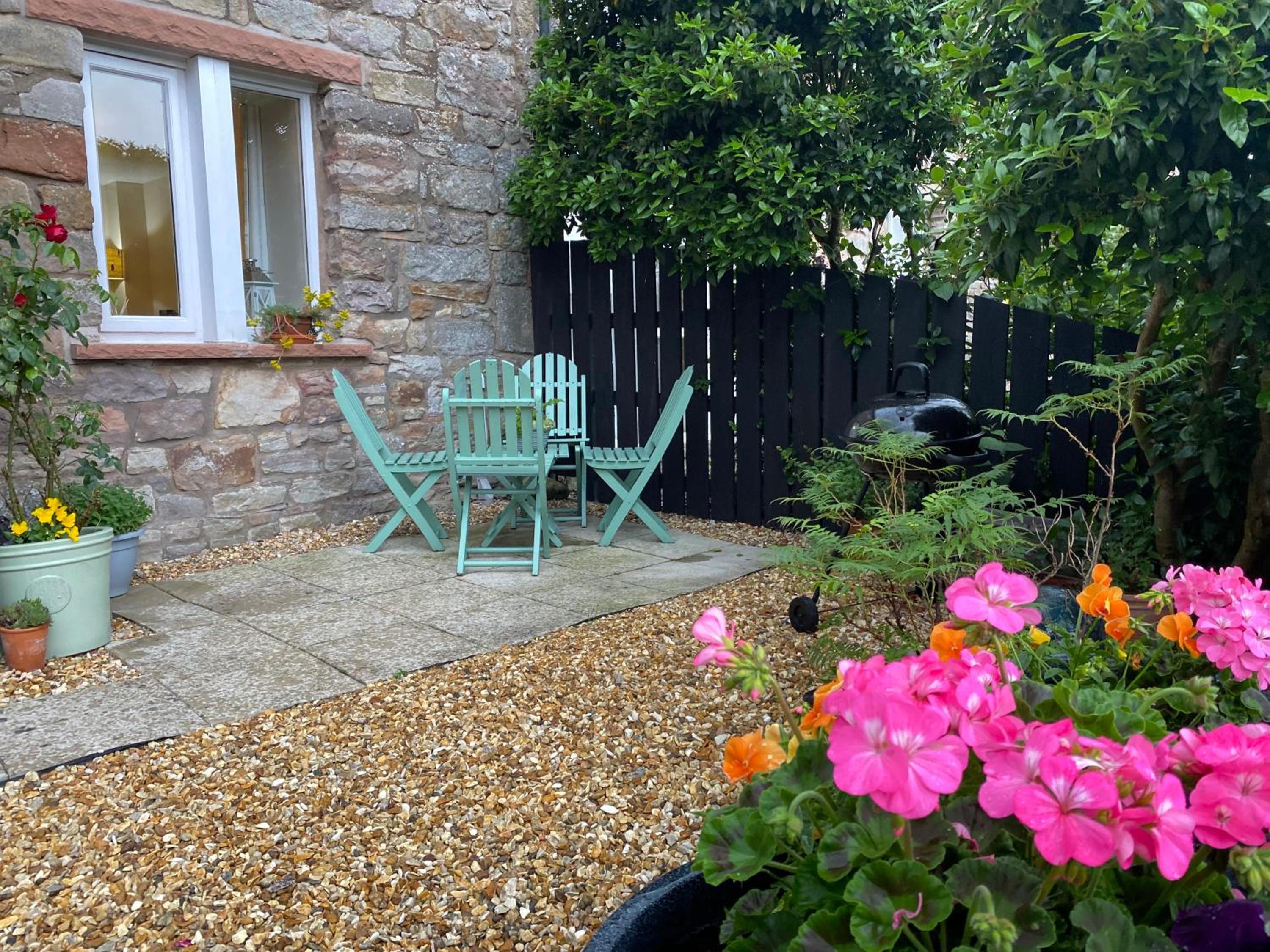 Idillic Two bed country cottage view 3