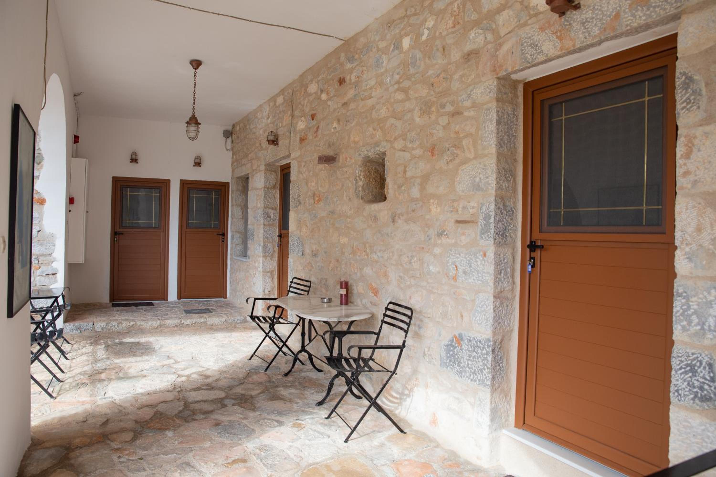 Photo 18