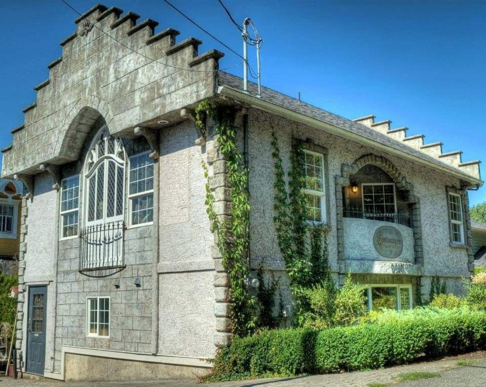 The Cottage and Castle