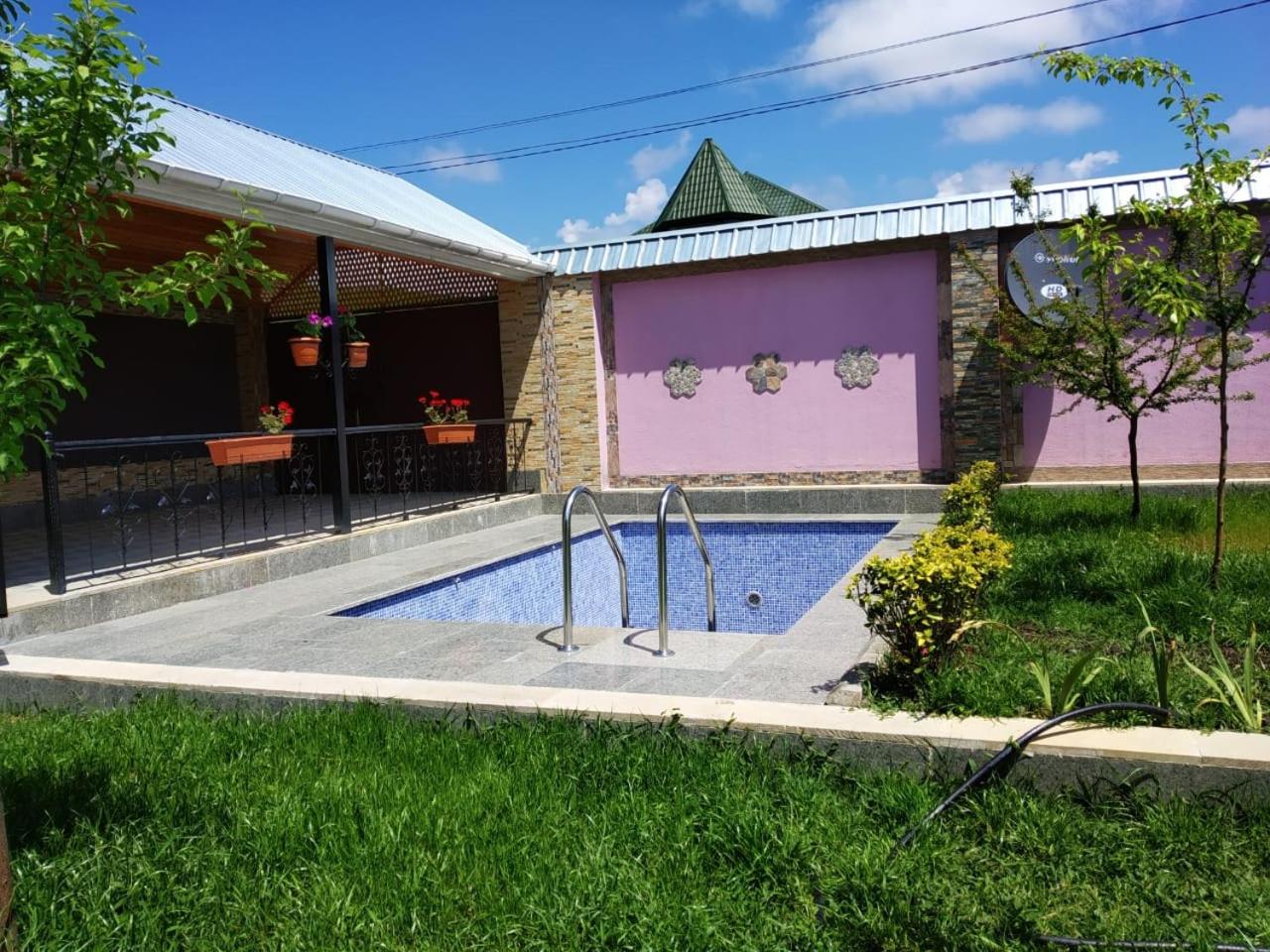 Elnur small villa